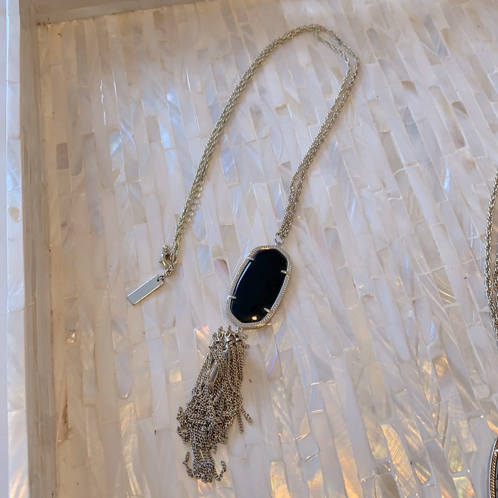 Kendra Scott necklace
